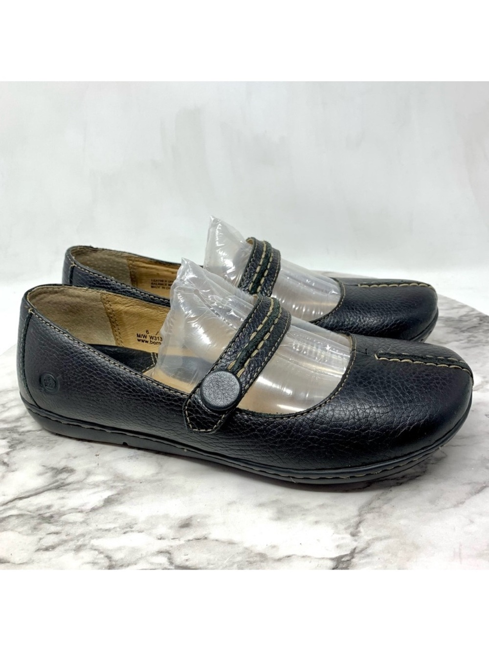 VTG Born Stitching Detail Black Leather Comfort Mary Jane Flats 6 Button Granola